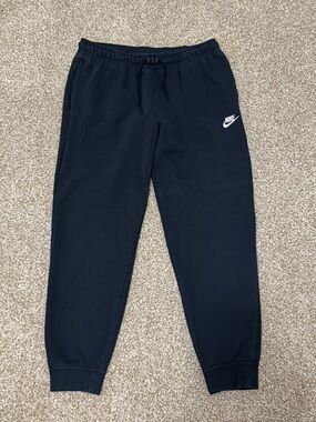 Nike Sportswear Essential Standard Fit Jogger